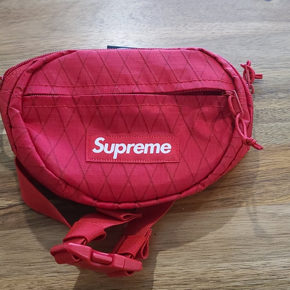 Supreme waist bag RED NEW NOT USED